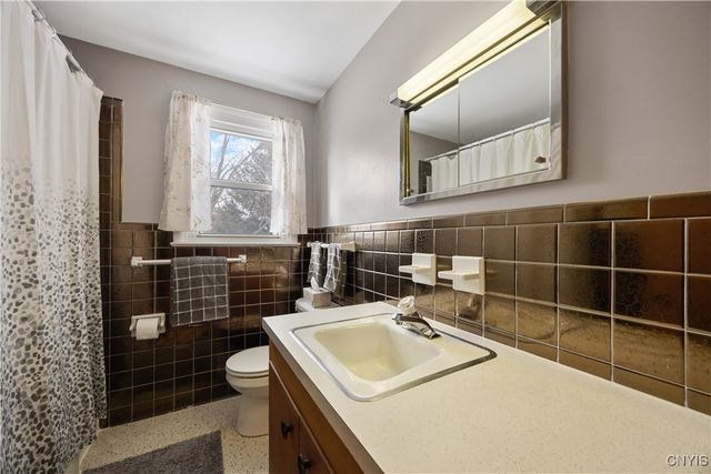 7297 Greenbriar Road, Cicero, NY 13212