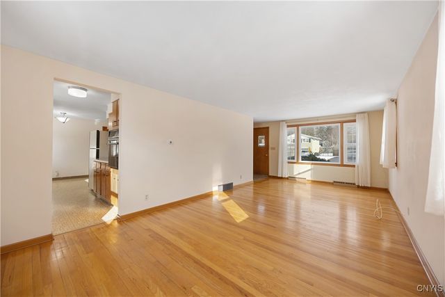 7297 Greenbriar Road, Cicero, NY 13212