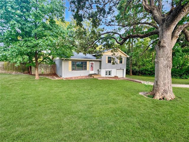 806 S Washington Avenue, Knob Noster, MO 65336