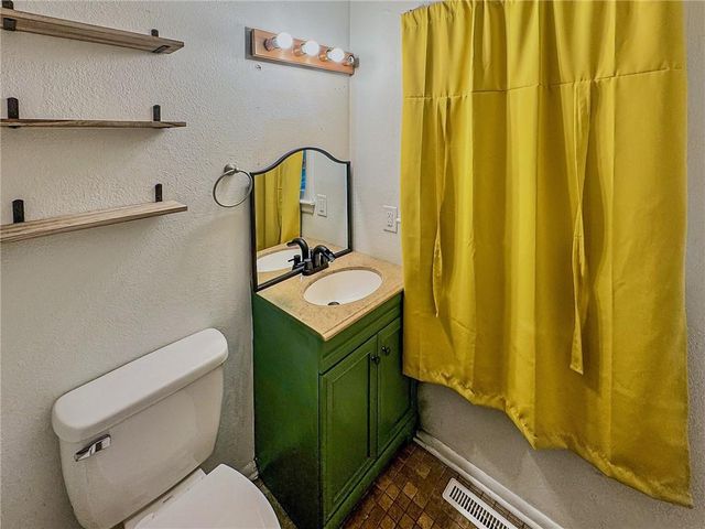 806 S Washington Avenue, Knob Noster, MO 65336