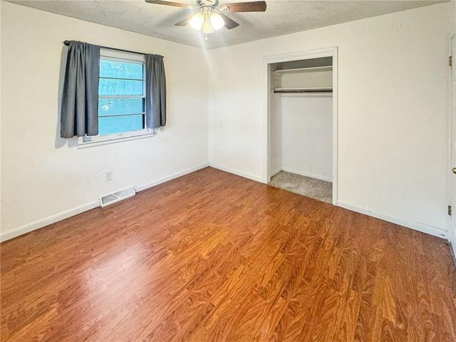 806 S Washington Avenue, Knob Noster, MO 65336