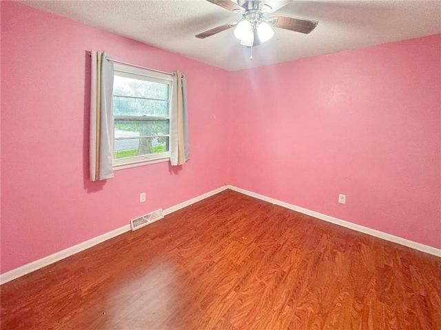 806 S Washington Avenue, Knob Noster, MO 65336