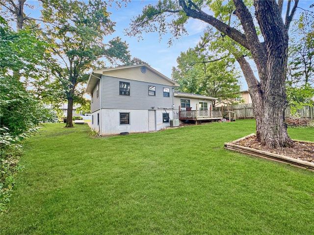 806 S Washington Avenue, Knob Noster, MO 65336