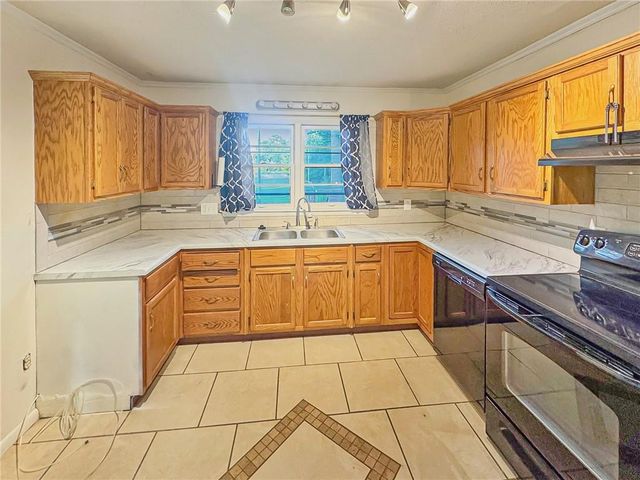 806 S Washington Avenue, Knob Noster, MO 65336