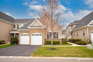 10 Traditions Place, Monroe, NJ 08331