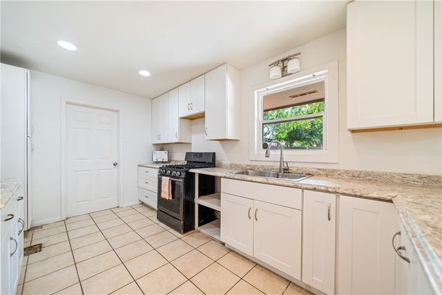 4222 Dody St, Corpus Christi, TX 78411