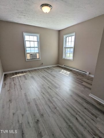 2239 East Fairview Avenue, Johnson City, TN 37601