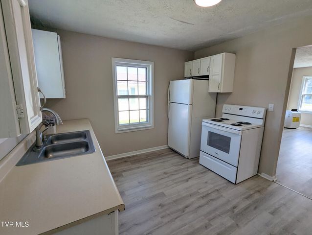 2239 East Fairview Avenue, Johnson City, TN 37601