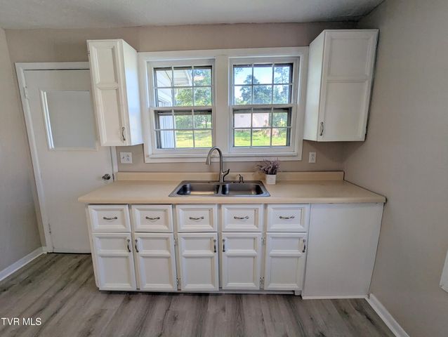 2239 East Fairview Avenue, Johnson City, TN 37601