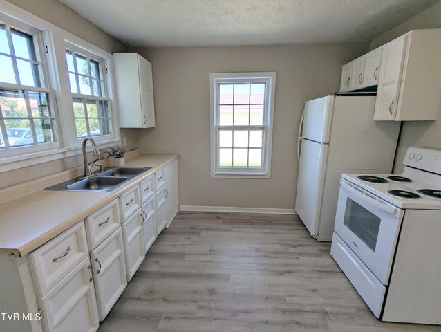 2239 East Fairview Avenue, Johnson City, TN 37601