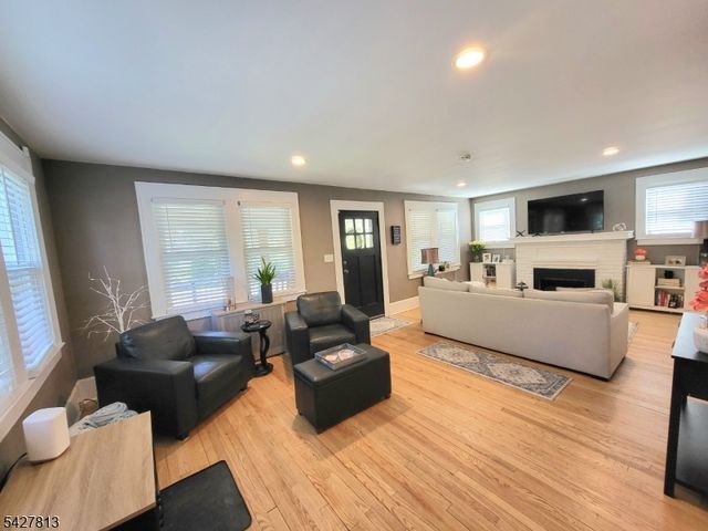 266 Eagle Rock Ave, Roseland Boro, NJ 07068