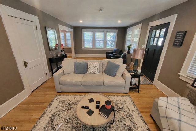 266 Eagle Rock Ave, Roseland Boro, NJ 07068