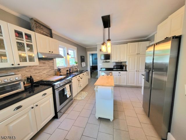 266 Eagle Rock Ave, Roseland Boro, NJ 07068