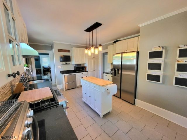 266 Eagle Rock Ave, Roseland Boro, NJ 07068