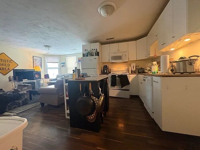15 Wachusett St 2, Worcester, MA 01609