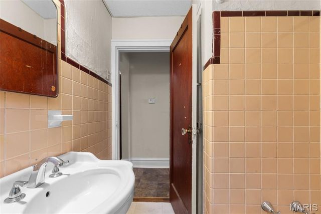 4022 Hydraulic Avenue, St Louis, MO 63116