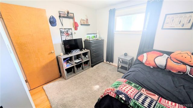 8915 Brookside Drive, Niagara Falls, NY 14304