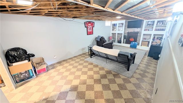 8915 Brookside Drive, Niagara Falls, NY 14304