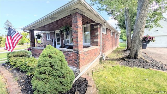 8915 Brookside Drive, Niagara Falls, NY 14304