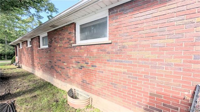 8915 Brookside Drive, Niagara Falls, NY 14304