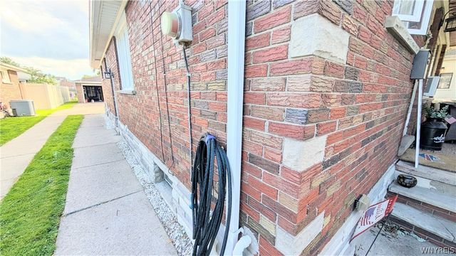 8915 Brookside Drive, Niagara Falls, NY 14304