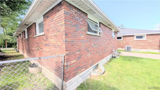 8915 Brookside Drive, Niagara Falls, NY 14304