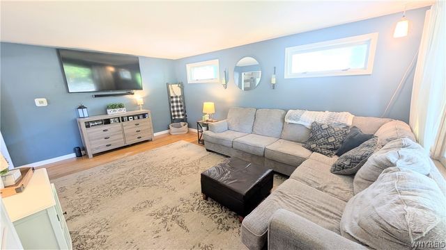8915 Brookside Drive, Niagara Falls, NY 14304