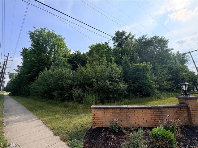 Winding Way, Brecksville, OH 44141