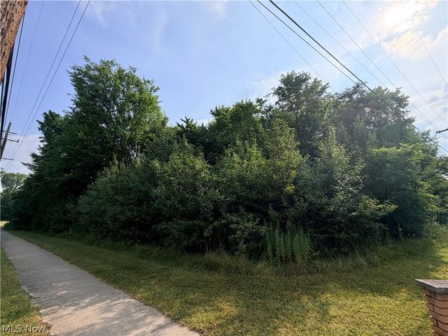 Winding Way, Brecksville, OH 44141