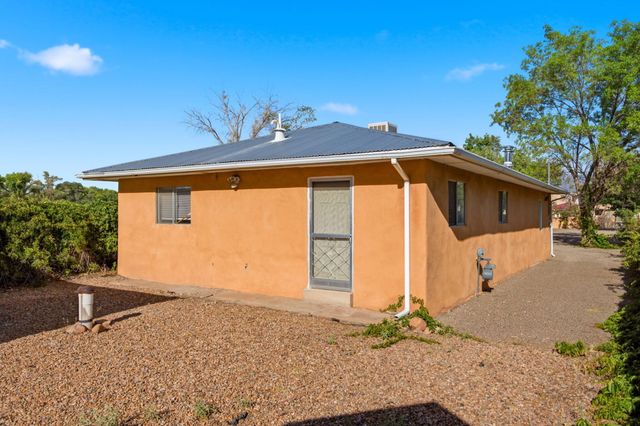 192 W Valverde Road, Corrales, NM 87048