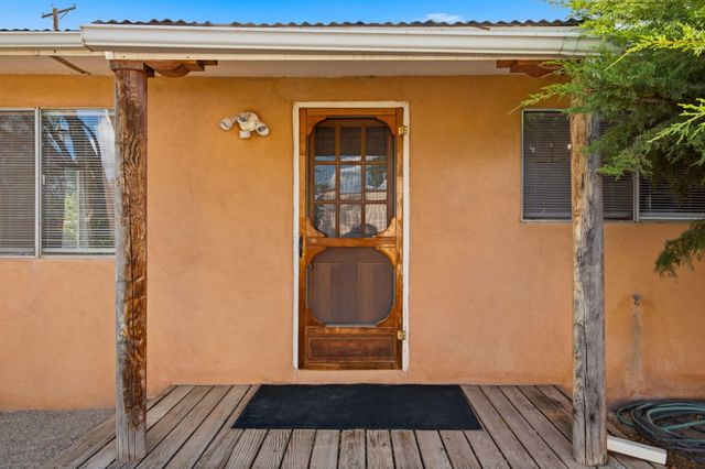 192 W Valverde Road, Corrales, NM 87048