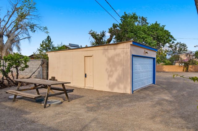 192 W Valverde Road, Corrales, NM 87048