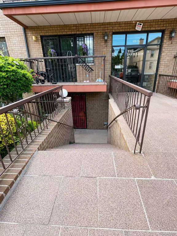 122-15 25th Road CF2, Flushing, NY 11354 — exterior
