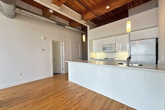 76 Lafayette St 4C, Salem, MA 01970