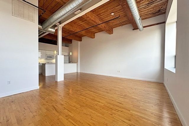 76 Lafayette St 4C, Salem, MA 01970