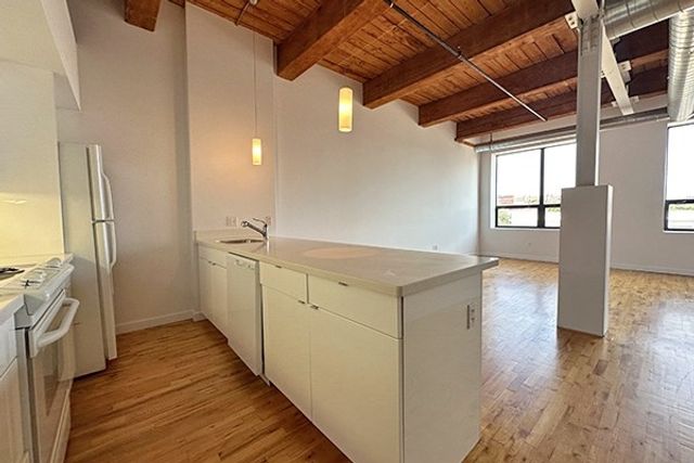 76 Lafayette St 4C, Salem, MA 01970