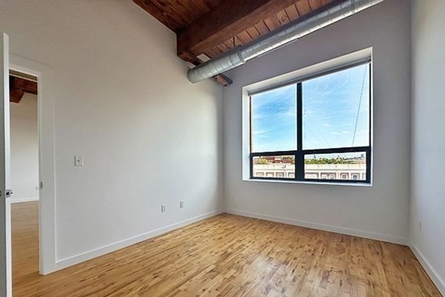 76 Lafayette St 4C, Salem, MA 01970