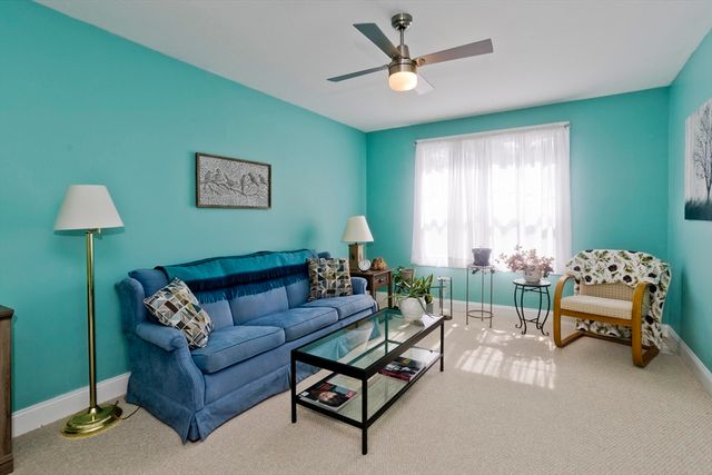 330 Haydenville Rd E, Northampton, MA 01053