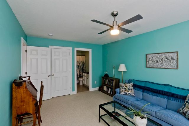 330 Haydenville Rd E, Northampton, MA 01053