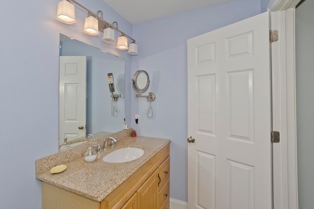 330 Haydenville Rd E, Northampton, MA 01053