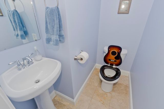 330 Haydenville Rd E, Northampton, MA 01053