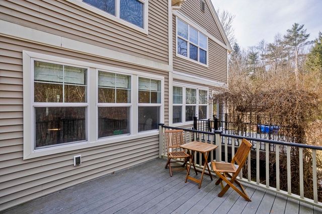 330 Haydenville Rd E, Northampton, MA 01053