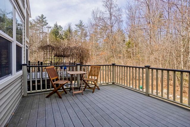 330 Haydenville Rd E, Northampton, MA 01053