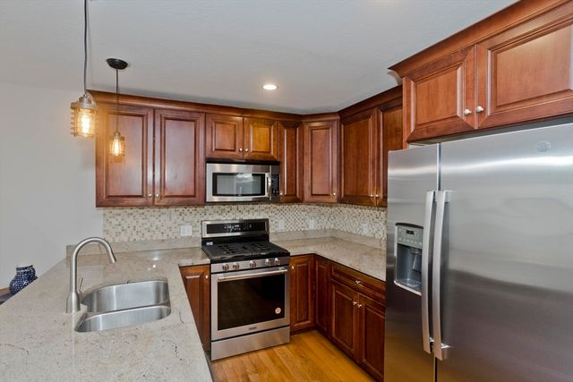 330 Haydenville Rd E, Northampton, MA 01053