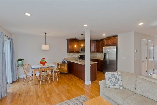 330 Haydenville Rd E, Northampton, MA 01053