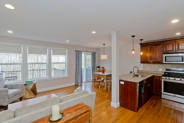 330 Haydenville Rd E, Northampton, MA 01053