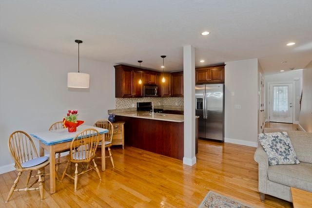 330 Haydenville Rd E, Northampton, MA 01053