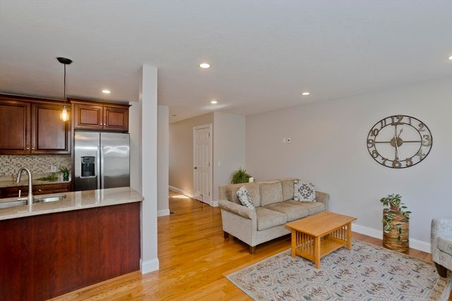 330 Haydenville Rd E, Northampton, MA 01053