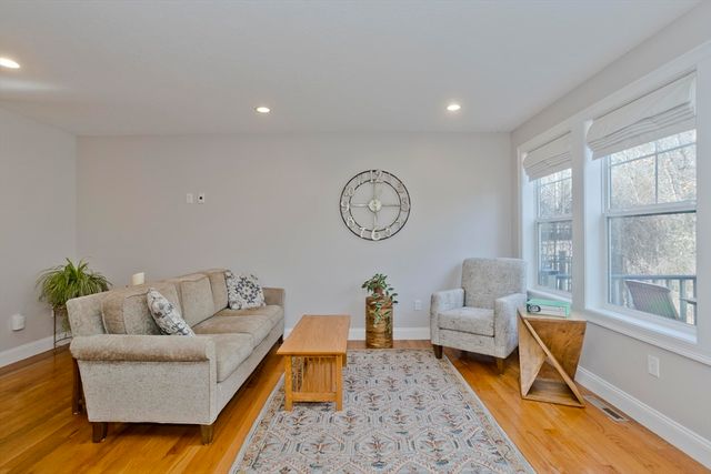 330 Haydenville Rd E, Northampton, MA 01053