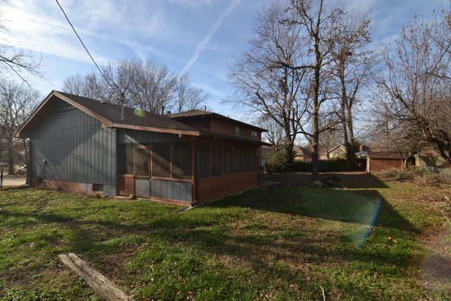 713 E Meadowlark Circle, Springfield, MO 65810